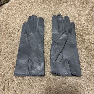 Gray Leather Gloves with Soft Lining and Classic Design